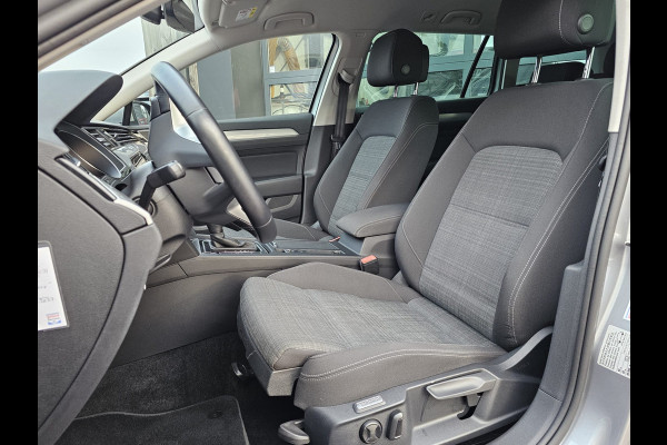 Volkswagen Passat Variant 1.5 TSI 150PK Comfort Business Automaat | LED | Navi | Trekhaak |  ACC | App-connect | Lane Assist | PDC |