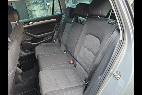 Volkswagen Passat Variant 1.5 TSI 150PK Comfort Business Automaat | LED | Navi | Trekhaak |  ACC | App-connect | Lane Assist | PDC |