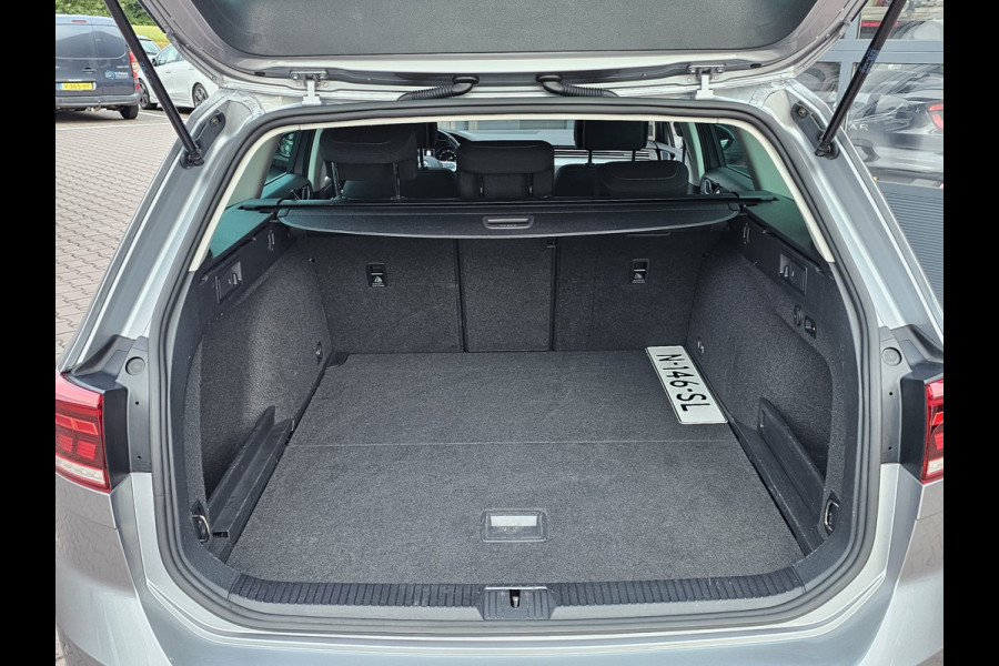 Volkswagen Passat Variant 1.5 TSI 150PK Comfort Business Automaat | LED | Navi | Trekhaak |  ACC | App-connect | Lane Assist | PDC |
