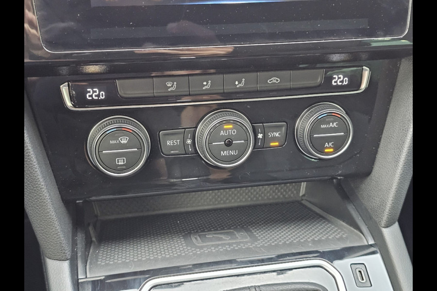 Volkswagen Passat Variant 1.5 TSI 150PK Comfort Business Automaat | LED | Navi | Trekhaak |  ACC | App-connect | Lane Assist | PDC |