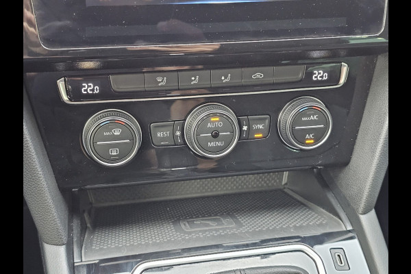 Volkswagen Passat Variant 1.5 TSI 150PK Comfort Business Automaat | LED | Navi | Trekhaak |  ACC | App-connect | Lane Assist | PDC |