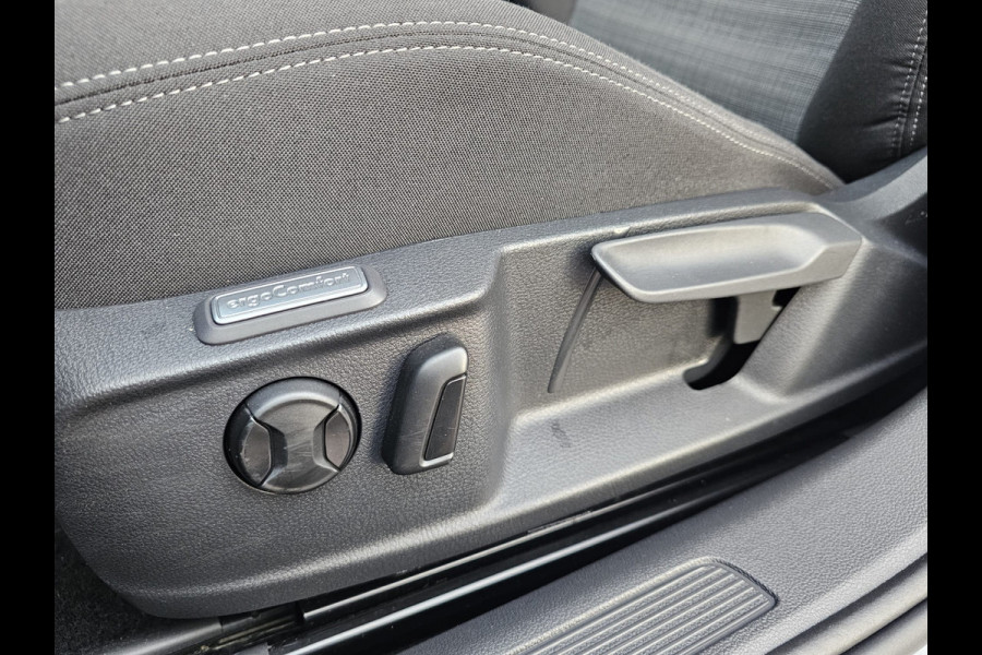Volkswagen Passat Variant 1.5 TSI 150PK Comfort Business Automaat | LED | Navi | Trekhaak |  ACC | App-connect | Lane Assist | PDC |