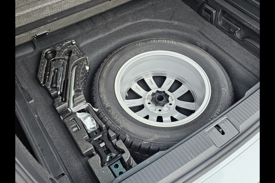 Volkswagen Passat Variant 1.5 TSI 150PK Comfort Business Automaat | LED | Navi | Trekhaak |  ACC | App-connect | Lane Assist | PDC |