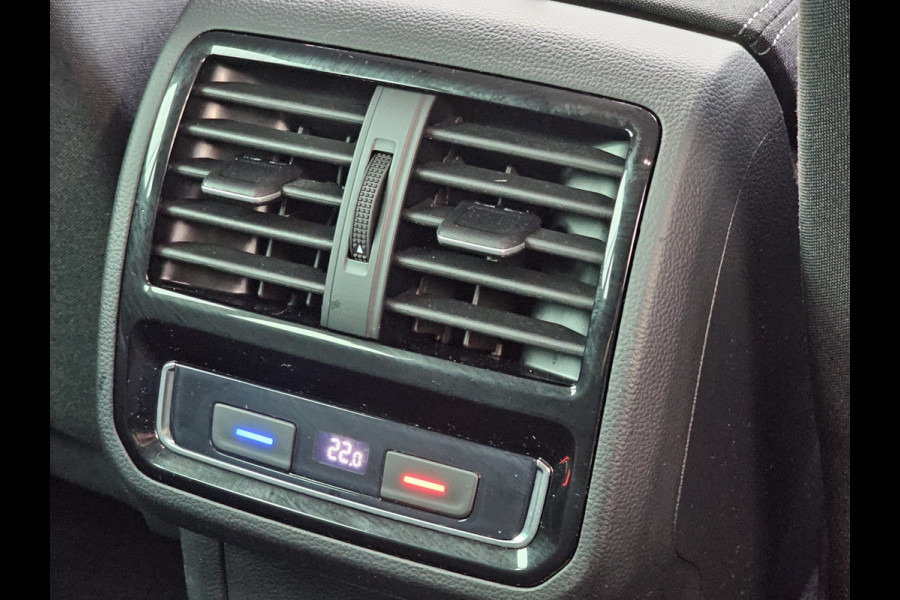 Volkswagen Passat Variant 1.5 TSI 150PK Comfort Business Automaat | LED | Navi | Trekhaak |  ACC | App-connect | Lane Assist | PDC |