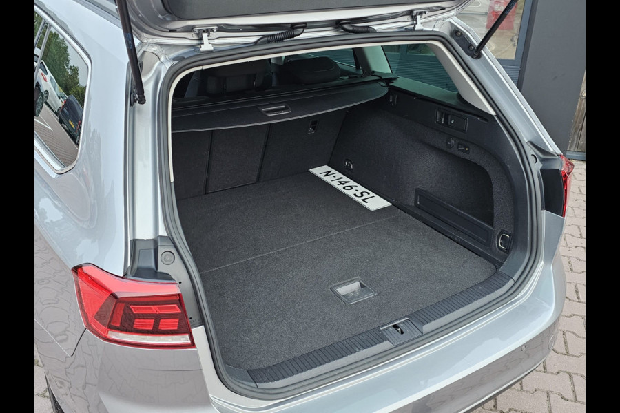 Volkswagen Passat Variant 1.5 TSI 150PK Comfort Business Automaat | LED | Navi | Trekhaak |  ACC | App-connect | Lane Assist | PDC |
