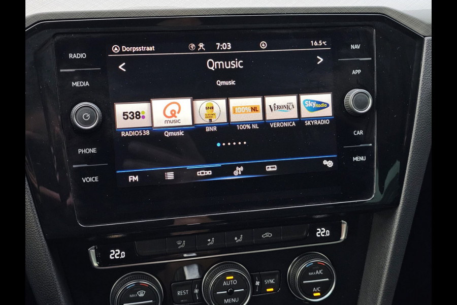 Volkswagen Passat Variant 1.5 TSI 150PK Comfort Business Automaat | LED | Navi | Trekhaak |  ACC | App-connect | Lane Assist | PDC |