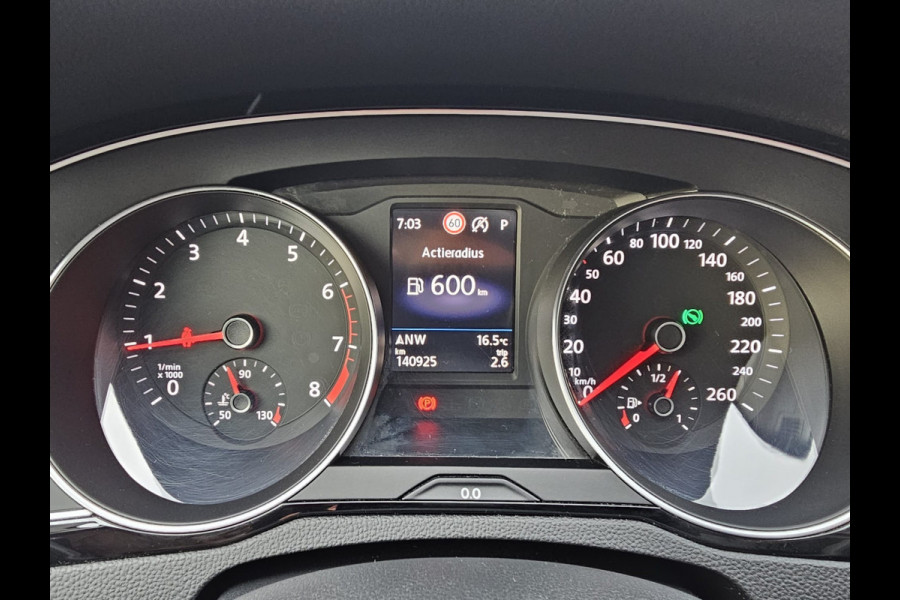 Volkswagen Passat Variant 1.5 TSI 150PK Comfort Business Automaat | LED | Navi | Trekhaak |  ACC | App-connect | Lane Assist | PDC |