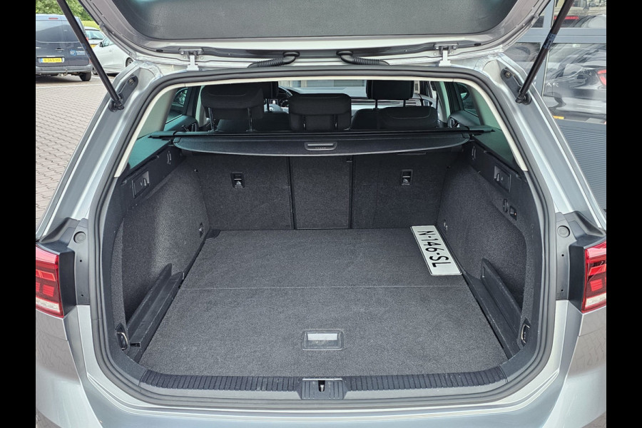 Volkswagen Passat Variant 1.5 TSI 150PK Comfort Business Automaat | LED | Navi | Trekhaak |  ACC | App-connect | Lane Assist | PDC |