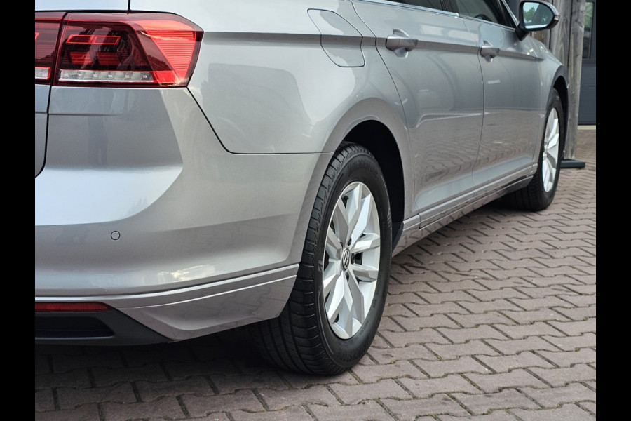 Volkswagen Passat Variant 1.5 TSI 150PK Comfort Business Automaat | LED | Navi | Trekhaak |  ACC | App-connect | Lane Assist | PDC |