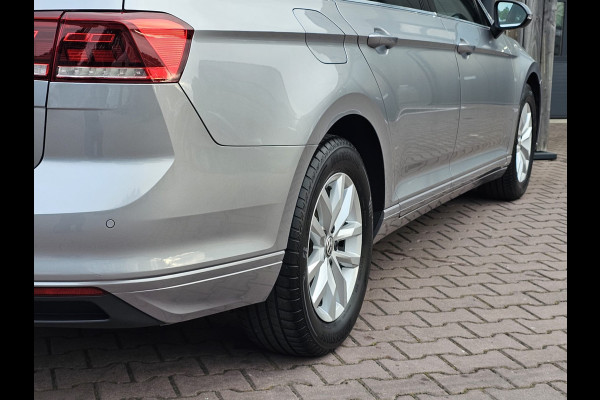 Volkswagen Passat Variant 1.5 TSI 150PK Comfort Business Automaat | LED | Navi | Trekhaak |  ACC | App-connect | Lane Assist | PDC |