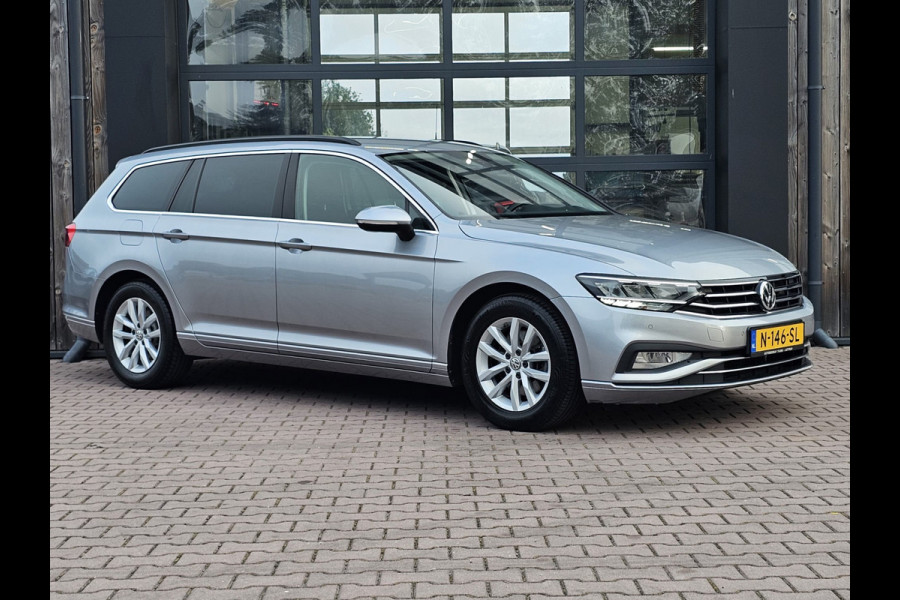 Volkswagen Passat Variant 1.5 TSI 150PK Comfort Business Automaat | LED | Navi | Trekhaak |  ACC | App-connect | Lane Assist | PDC |