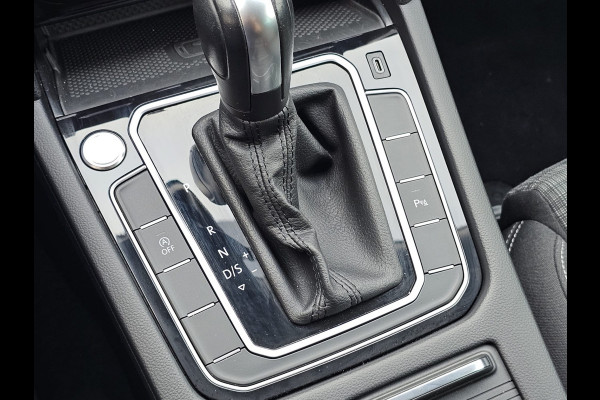 Volkswagen Passat Variant 1.5 TSI 150PK Comfort Business Automaat | LED | Navi | Trekhaak |  ACC | App-connect | Lane Assist | PDC |