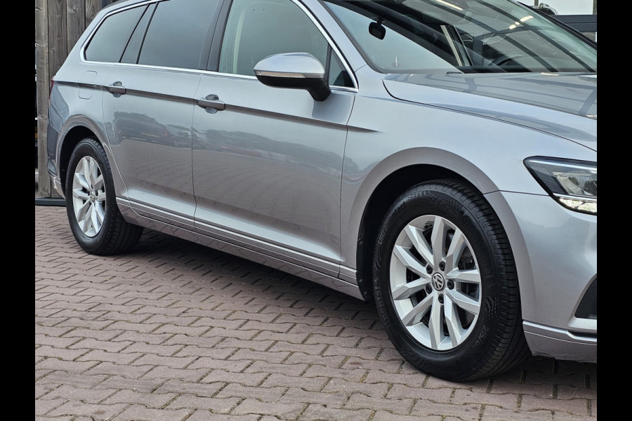 Volkswagen Passat Variant 1.5 TSI 150PK Comfort Business Automaat | LED | Navi | Trekhaak |  ACC | App-connect | Lane Assist | PDC |