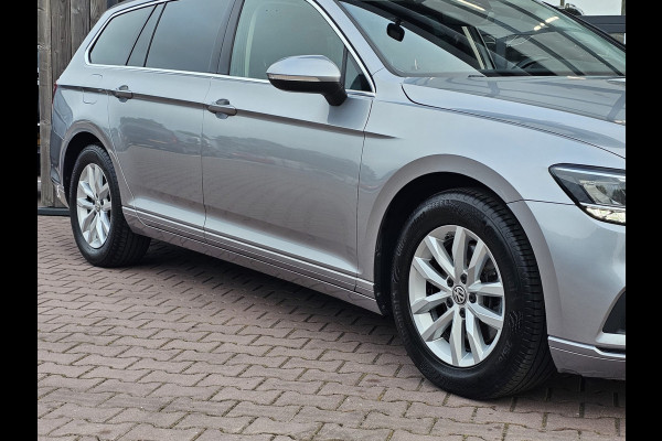 Volkswagen Passat Variant 1.5 TSI 150PK Comfort Business Automaat | LED | Navi | Trekhaak |  ACC | App-connect | Lane Assist | PDC |