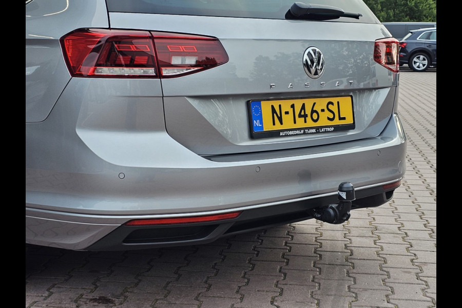 Volkswagen Passat Variant 1.5 TSI 150PK Comfort Business Automaat | LED | Navi | Trekhaak |  ACC | App-connect | Lane Assist | PDC |