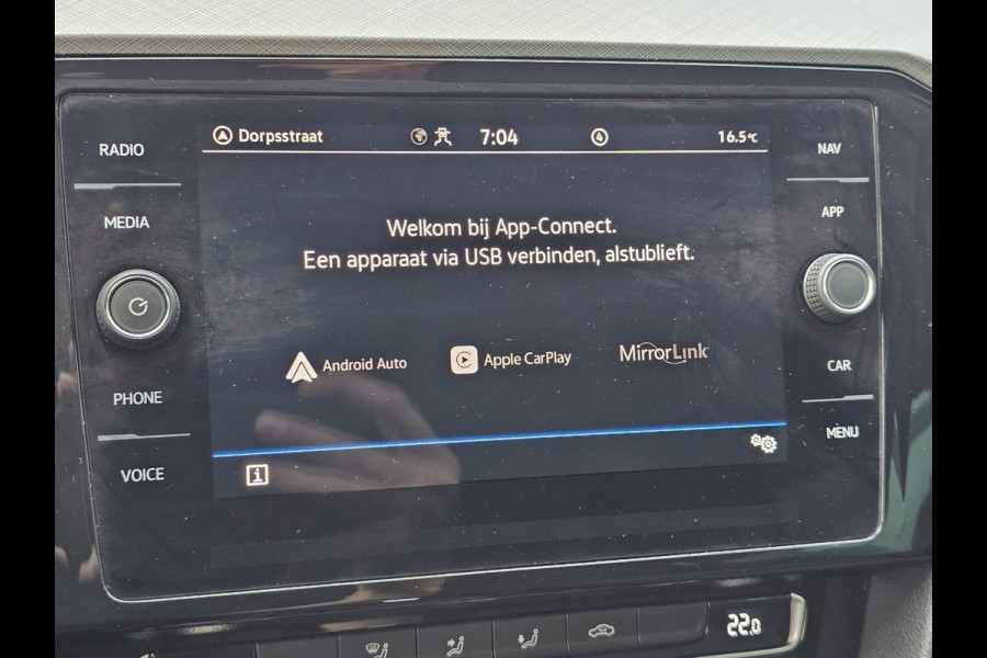 Volkswagen Passat Variant 1.5 TSI 150PK Comfort Business Automaat | LED | Navi | Trekhaak |  ACC | App-connect | Lane Assist | PDC |