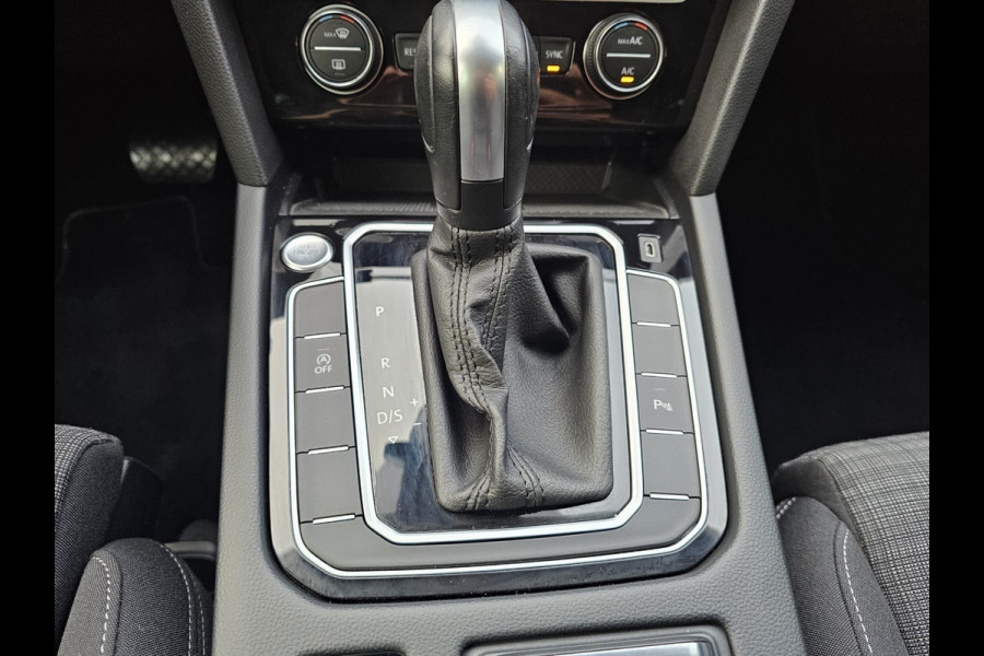 Volkswagen Passat Variant 1.5 TSI 150PK Comfort Business Automaat | LED | Navi | Trekhaak |  ACC | App-connect | Lane Assist | PDC |
