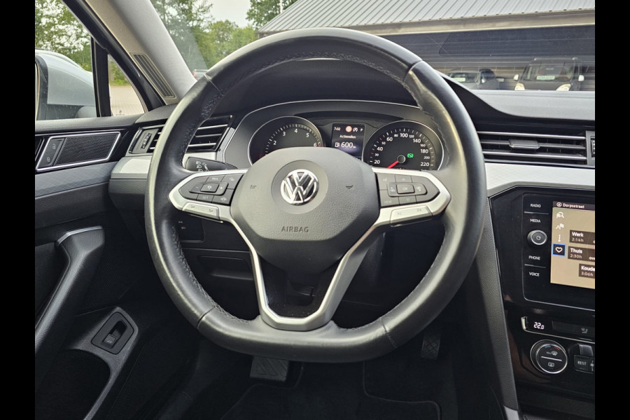 Volkswagen Passat Variant 1.5 TSI 150PK Comfort Business Automaat | LED | Navi | Trekhaak |  ACC | App-connect | Lane Assist | PDC |