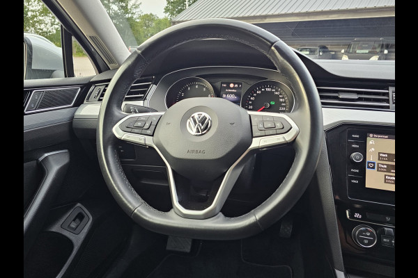 Volkswagen Passat Variant 1.5 TSI 150PK Comfort Business Automaat | LED | Navi | Trekhaak |  ACC | App-connect | Lane Assist | PDC |