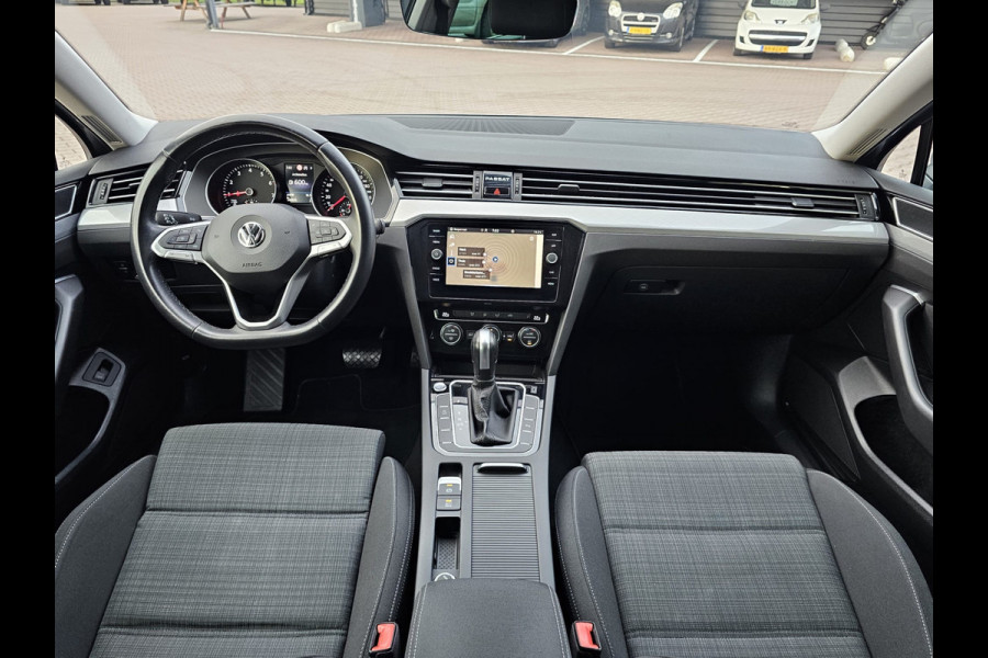 Volkswagen Passat Variant 1.5 TSI 150PK Comfort Business Automaat | LED | Navi | Trekhaak |  ACC | App-connect | Lane Assist | PDC |