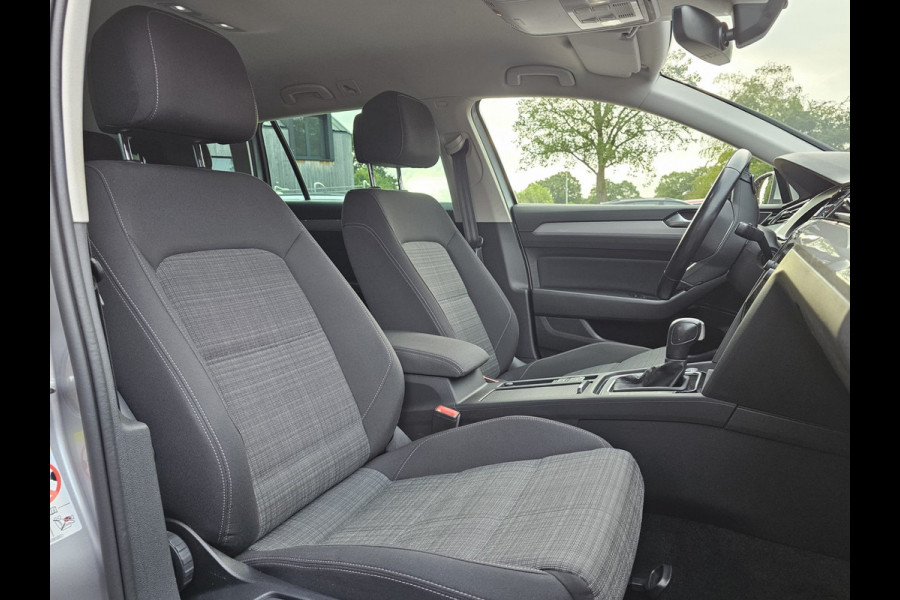 Volkswagen Passat Variant 1.5 TSI 150PK Comfort Business Automaat | LED | Navi | Trekhaak |  ACC | App-connect | Lane Assist | PDC |