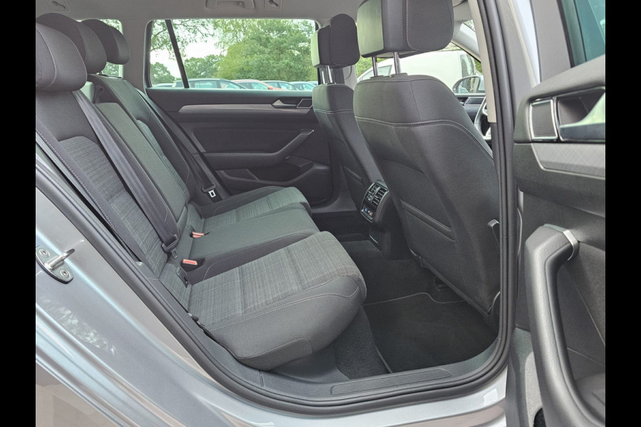 Volkswagen Passat Variant 1.5 TSI 150PK Comfort Business Automaat | LED | Navi | Trekhaak |  ACC | App-connect | Lane Assist | PDC |