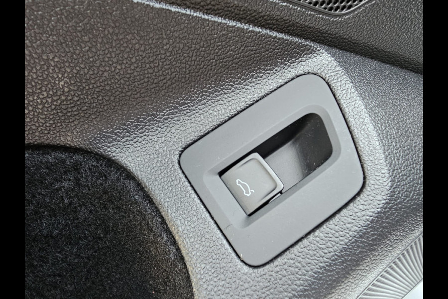 Volkswagen Passat Variant 1.5 TSI 150PK Comfort Business Automaat | LED | Navi | Trekhaak |  ACC | App-connect | Lane Assist | PDC |