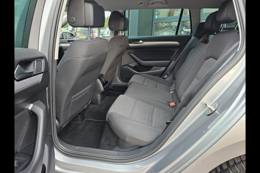 Volkswagen Passat Variant 1.5 TSI 150PK Comfort Business Automaat | LED | Navi | Trekhaak |  ACC | App-connect | Lane Assist | PDC |
