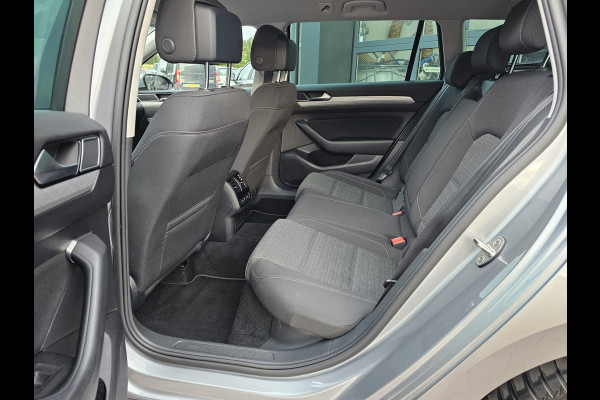 Volkswagen Passat Variant 1.5 TSI 150PK Comfort Business Automaat | LED | Navi | Trekhaak |  ACC | App-connect | Lane Assist | PDC |
