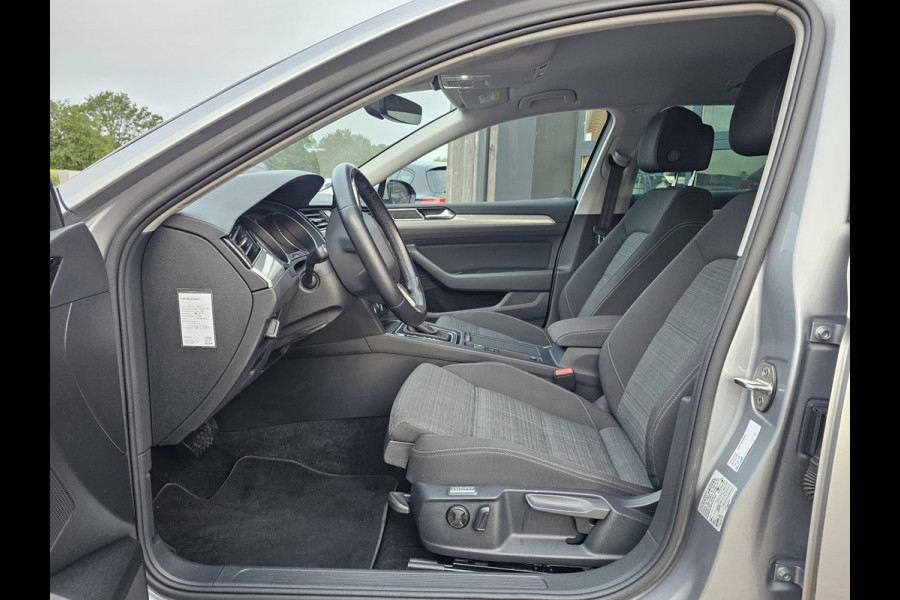 Volkswagen Passat Variant 1.5 TSI 150PK Comfort Business Automaat | LED | Navi | Trekhaak |  ACC | App-connect | Lane Assist | PDC |