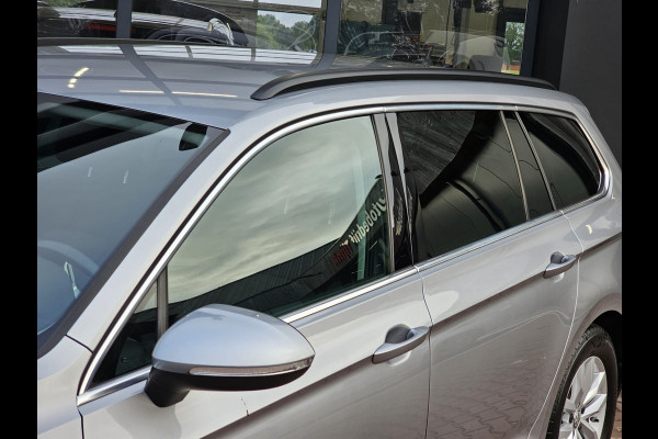 Volkswagen Passat Variant 1.5 TSI 150PK Comfort Business Automaat | LED | Navi | Trekhaak |  ACC | App-connect | Lane Assist | PDC |