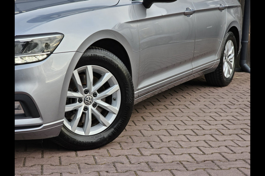 Volkswagen Passat Variant 1.5 TSI 150PK Comfort Business Automaat | LED | Navi | Trekhaak |  ACC | App-connect | Lane Assist | PDC |