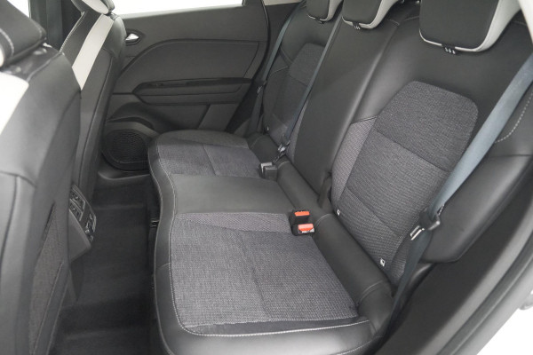Renault Captur 1.6 E-Tech full hybrid 145 techno | Camera | Parkeersensoren | Climate control | Keyless