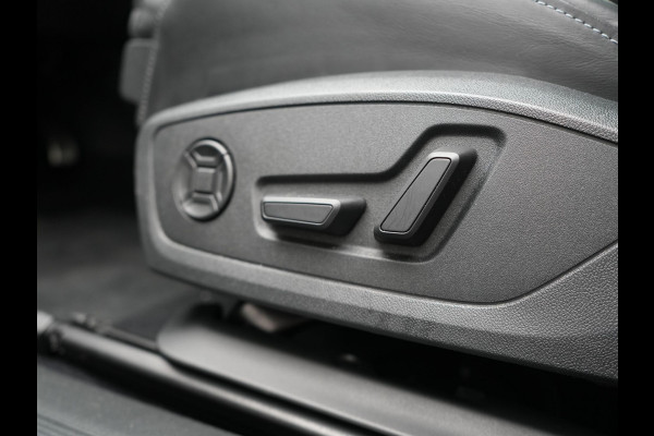 Audi Q4 e-tron 50 quattro S Line 82 kWh 299pk Dealer O.H | Trekhaak Af Fabriek | Panodak | Adaptive Cruise | Camera | Lederen Sportstoelen Memory & Verwarmd | Matrix LED | BLIS | Keyless | Navigatie | Virtual | DAB | 20"L.M |