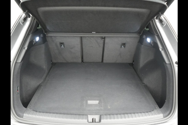 Audi Q4 e-tron 50 quattro S Line 82 kWh 299pk Dealer O.H | Trekhaak Af Fabriek | Panodak | Adaptive Cruise | Camera | Lederen Sportstoelen Memory & Verwarmd | Matrix LED | BLIS | Keyless | Navigatie | Virtual | DAB | 20"L.M |