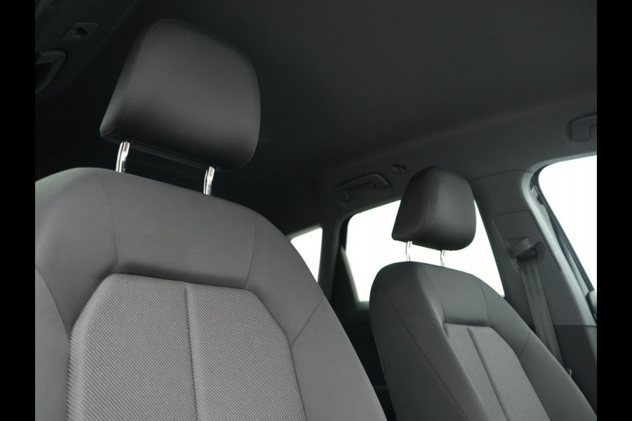 Audi Q4 e-tron 40 Edition 77 kWh 204pk Dealer O.H | Adaptive Cruise | Camera | Sportstoelen Verwarmd | BLIS | Keyless | Virtual | Navigatie | DAB | 19"L.M |