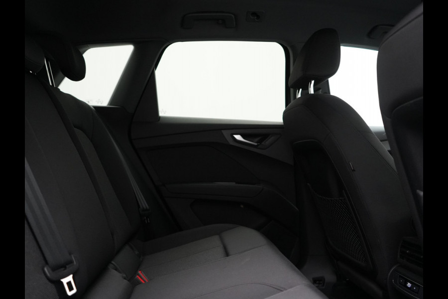 Audi Q4 e-tron 40 Edition 77 kWh 204pk Dealer O.H | Adaptive Cruise | Camera | Sportstoelen Verwarmd | BLIS | Keyless | Virtual | Navigatie | DAB | 19"L.M |