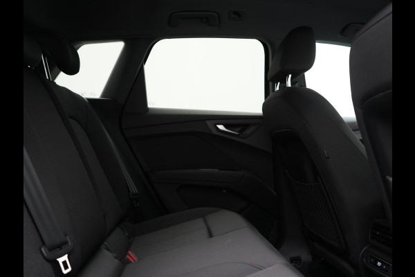 Audi Q4 e-tron 40 Edition 77 kWh 204pk Dealer O.H | Adaptive Cruise | Camera | Sportstoelen Verwarmd | BLIS | Keyless | Virtual | Navigatie | DAB | 19"L.M |