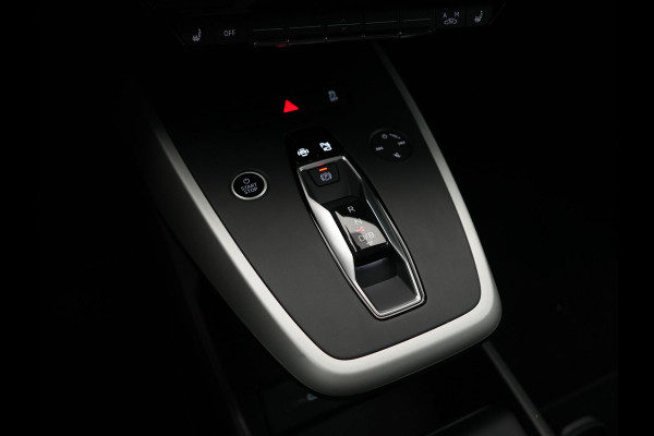 Audi Q4 e-tron 40 Edition 77 kWh 204pk Dealer O.H | Adaptive Cruise | Camera | Sportstoelen Verwarmd | BLIS | Keyless | Virtual | Navigatie | DAB | 19"L.M |