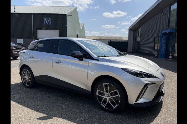 MG Mg4 electric Luxury 64 kWh |360 CAMERA| 7 JAAR MG GARANTIE T/M 07-2031| ELEK. STOEL| DODE HOEK SENSOR| STOEL + STUURVERWARMING| ADAPTIVE CRUISE CONTROL | RIJKLAAR PRIJS |