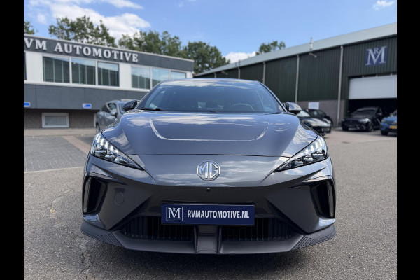 MG Mg4 electric Luxury 64 kWh | 360 CAMERA| 7 JAAR MG GARANTIE T/M 03-2031| ELEK. STOEL| DODE HOEK SENSOR| STOEL + STUURVERWARMING| ADAPTIVE CRUISE CONTROL | ALL-IN RIJKLAAR PRIJS |
