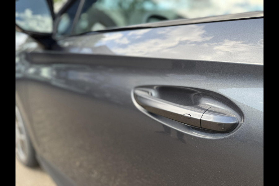 MG Mg4 electric Luxury 64 kWh | 360 CAMERA| 7 JAAR MG GARANTIE T/M 03-2031| ELEK. STOEL| DODE HOEK SENSOR| STOEL + STUURVERWARMING| ADAPTIVE CRUISE CONTROL | ALL-IN RIJKLAAR PRIJS |
