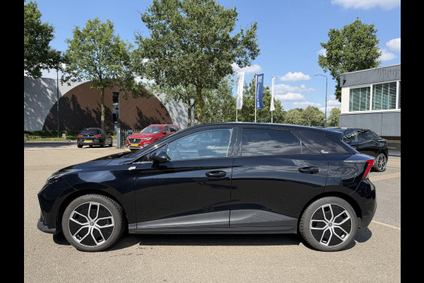 MG Mg4 electric Luxury 64 kWh |360 CAMERA| 7 JAAR MG GARANTIE T/M 07-2031| ELEK. STOEL| DODE HOEK SENSOR| STOEL + STUURVERWARMING| ADAPTIVE CRUISE CONTROL | RIJKLAAR PRIJS |