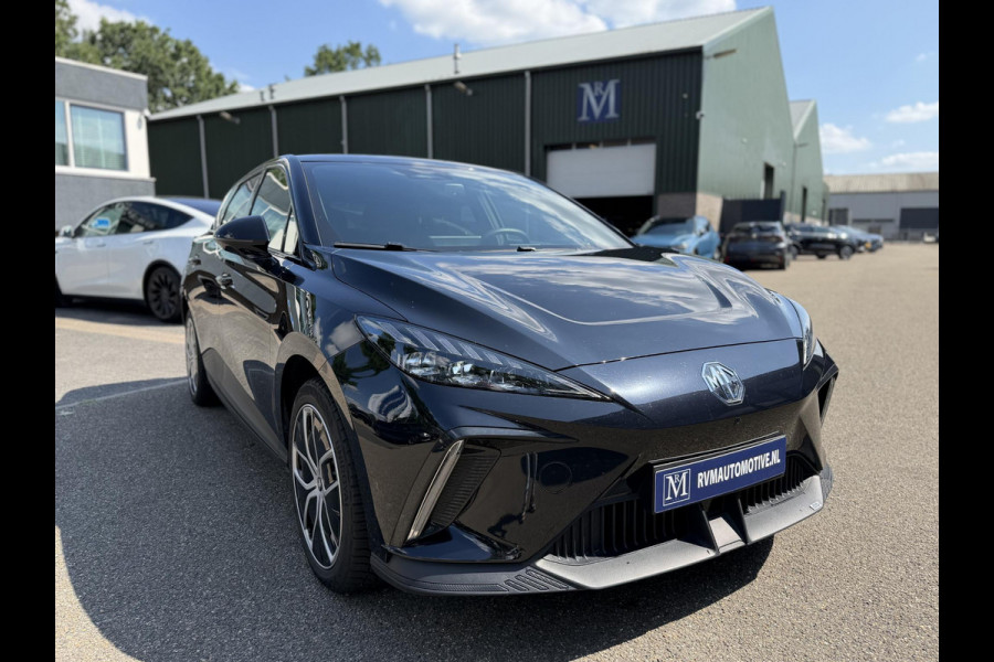 MG Mg4 electric Luxury 64 kWh |360 CAMERA| 7 JAAR MG GARANTIE T/M 07-2031| ELEK. STOEL| DODE HOEK SENSOR| STOEL + STUURVERWARMING| ADAPTIVE CRUISE CONTROL | RIJKLAAR PRIJS |
