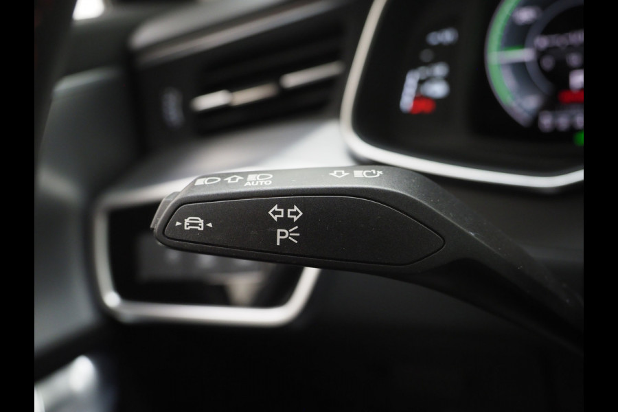 Audi A6 Avant 55 TFSI e quattro Competition Facelift | RS Sportstoelen | HUD | 360 | B&O Audio | Memory | Keyless | Adaptive Cruise | Carplay