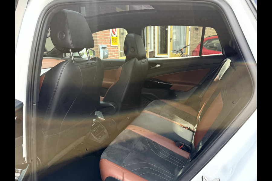 Volkswagen ID.4 Family 77 kWh SOH 91.7%, Panoramadak, Trekhaak, Camera, Stoelverwarming
