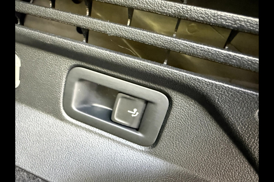Volkswagen ID.4 Family 77 kWh SOH 91.7%, Panoramadak, Trekhaak, Camera, Stoelverwarming
