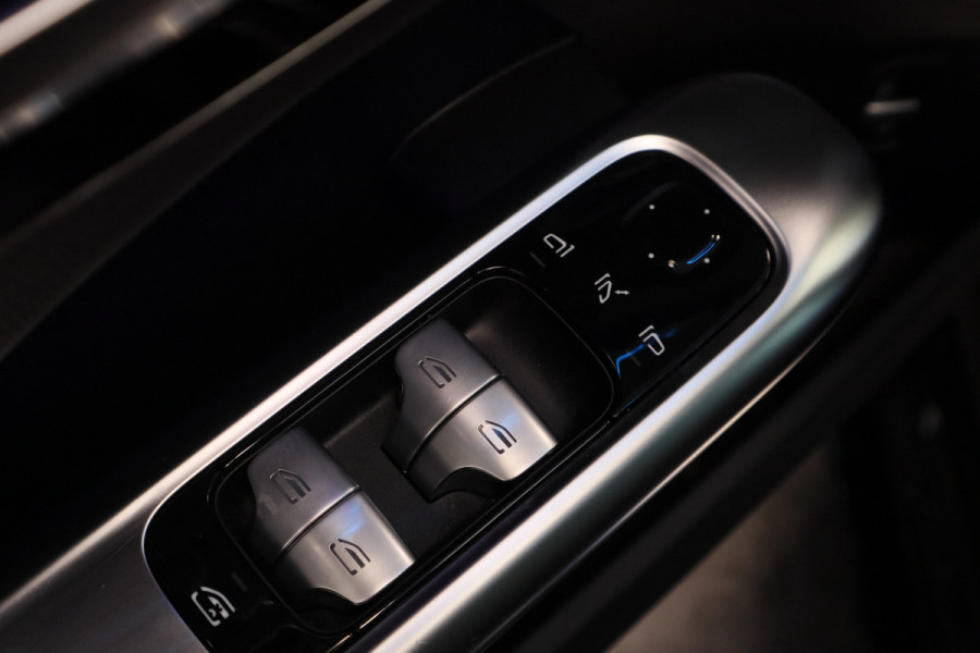 Mercedes-Benz C-Klasse 300 4MATIC AMG Line Burmester ACC Lane Assist Camera 24 Maanden garantie* (Vraag naar de voorwaarden)