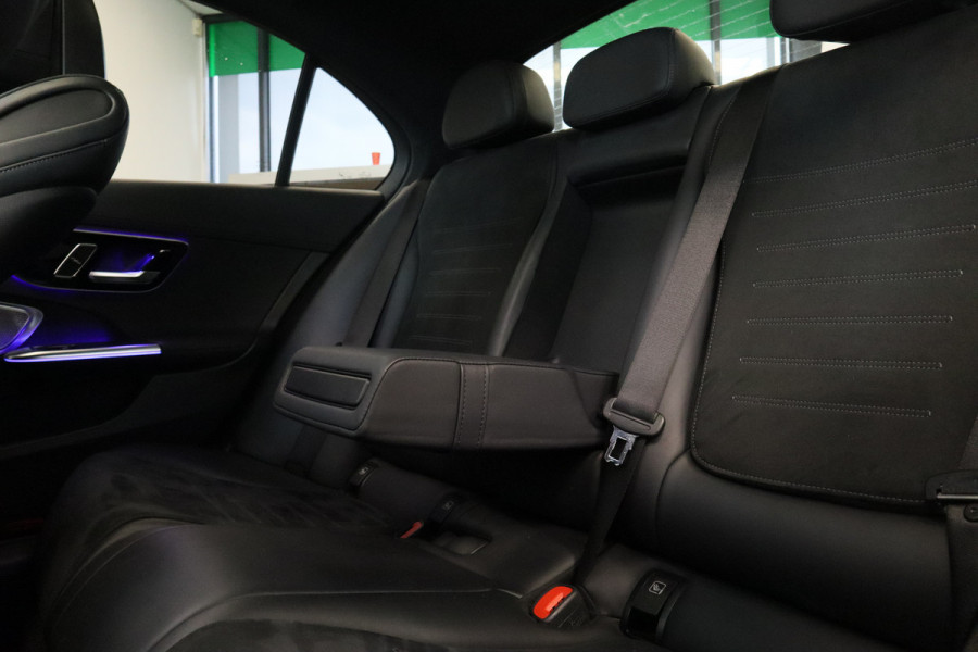 Mercedes-Benz C-Klasse 300 4MATIC AMG Line Burmester ACC Lane Assist Camera 24 Maanden garantie* (Vraag naar de voorwaarden)