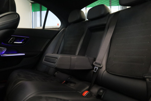 Mercedes-Benz C-Klasse 300 4MATIC AMG Line Burmester ACC Lane Assist Camera 24 Maanden garantie* (Vraag naar de voorwaarden)
